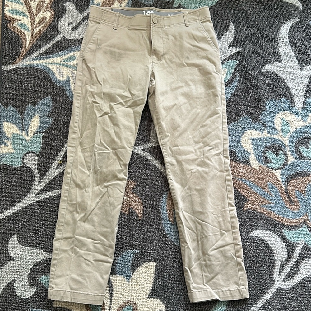 Lee brand men’s khaki pants size 33X30